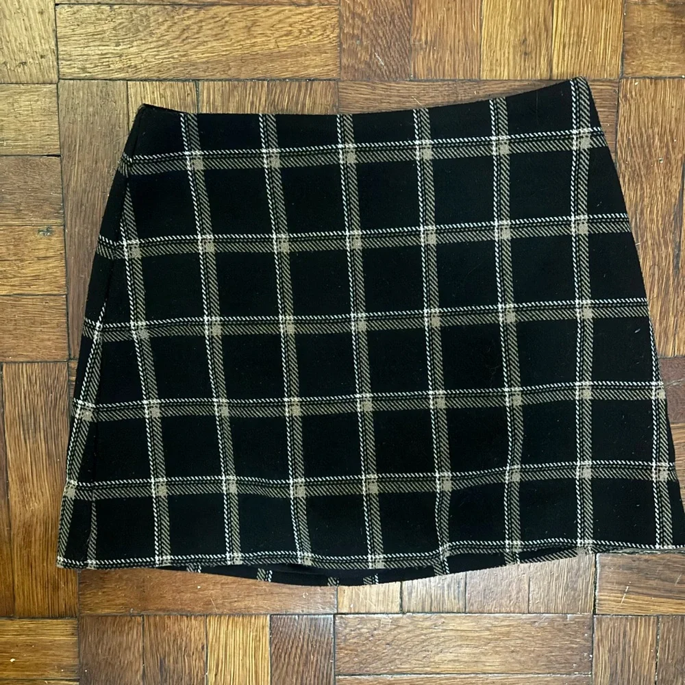 Reformation Black and Gray Checkered Mini Skirt - Picture 5 of 7